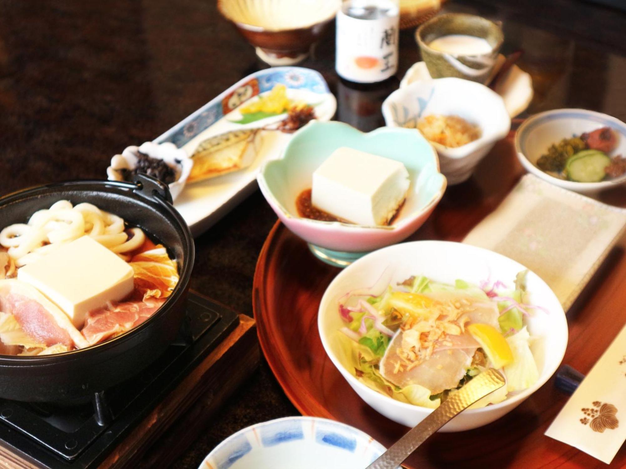 Yunohira Kamiyanagiya Hotel Юфу Екстериор снимка