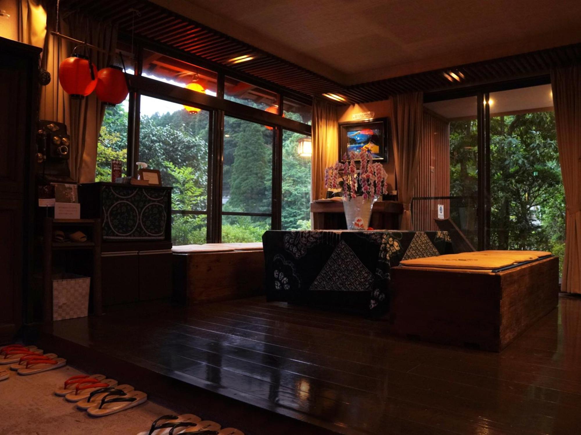 Yunohira Kamiyanagiya Hotel Юфу Екстериор снимка