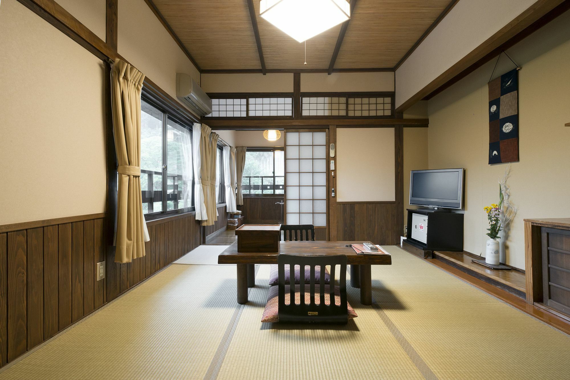 Yunohira Kamiyanagiya Hotel Юфу Екстериор снимка